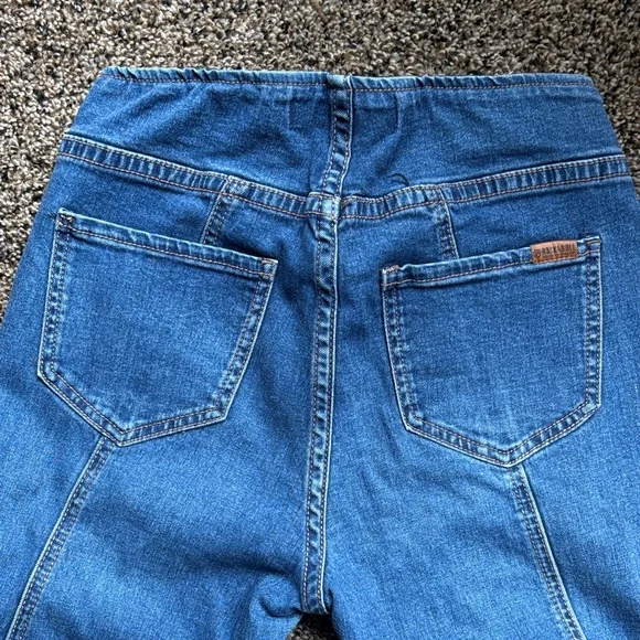 Rock & Roll Cowgirl Classic Blue Flare Jeans - Picture 4 of 4